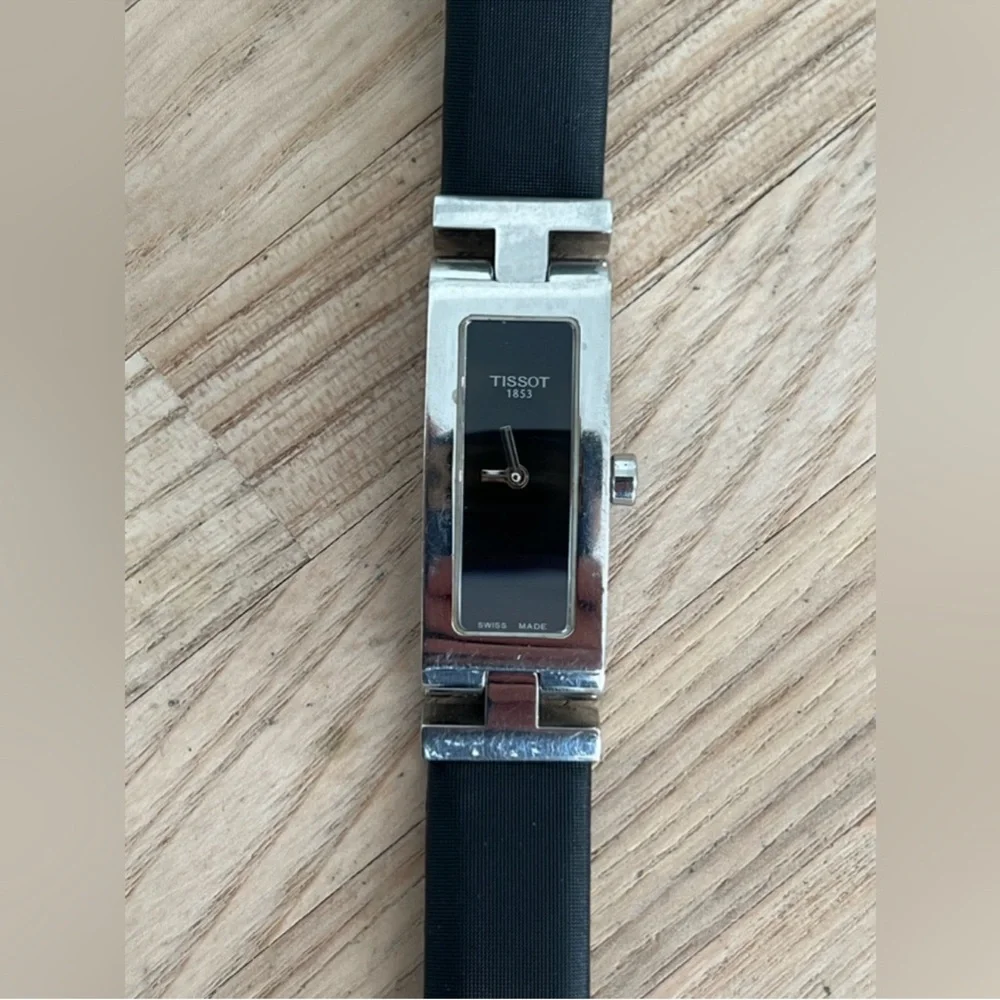 Tissot Ladies Watch Equi-T Stainless Case Black Dial Genuine Leather Strap Rare